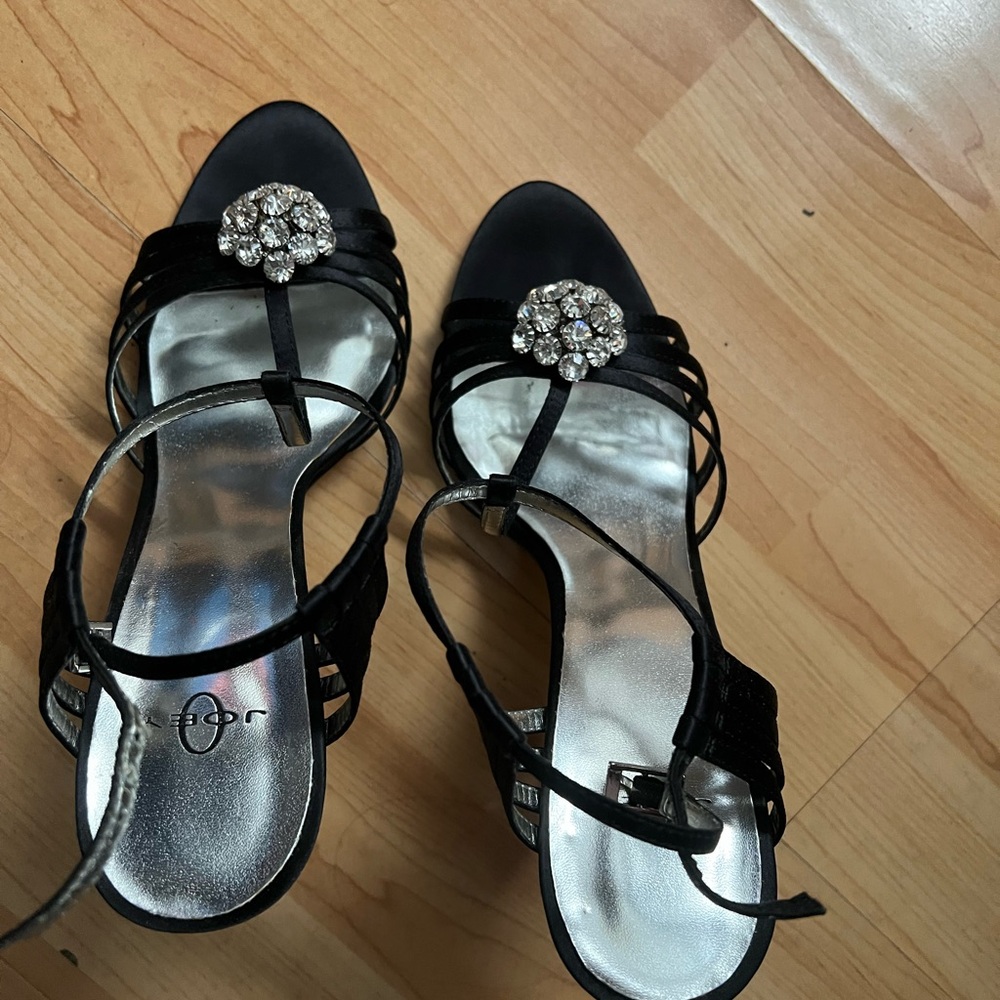 Lovely heels for sale, wear to your next fancy event!